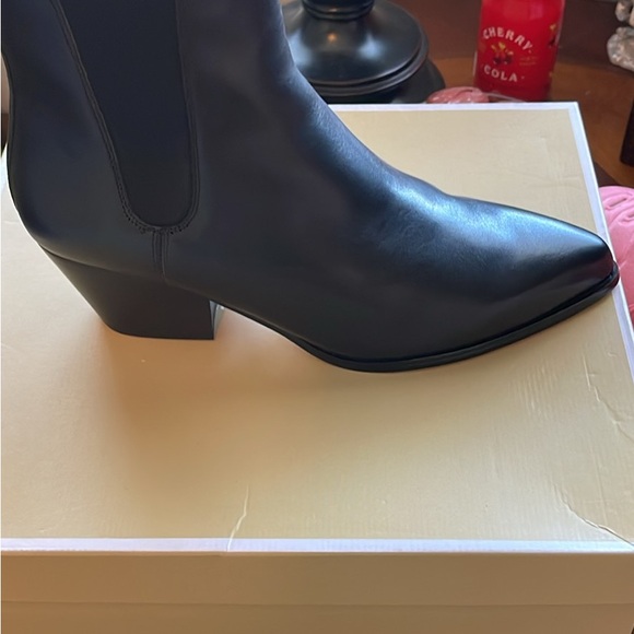 Michael Kors Kinlee booties - Picture 3 of 6